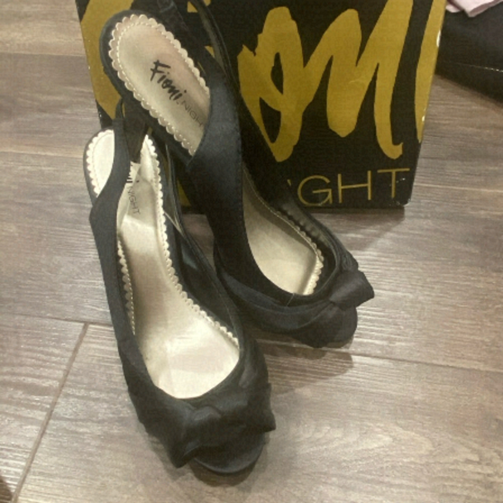FIONI Night Satin like Peep toe sling back Knot